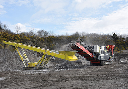 Tracked mobile conveyor for mines in the Philippine