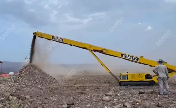 Tracked-mobile-stacker-used-in-Djibouti-1