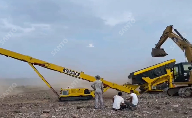 Tracked-mobile-stacker-used-in-Djibouti-2